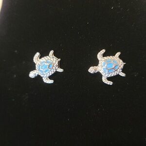 TURTLE stud earrings silvertone & tourquise enamel center NWT